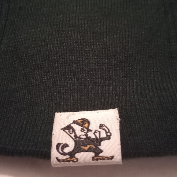 Reversible Notre Dame thin beanie. Hunter green on inside/white on out - Picture 6 of 10
